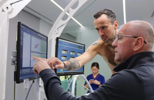 Patrick Blennerhassett going over his VO2 max test results with Dr Dejan Jovanovic from Emirates SportsMed. Photo: Emirates SportsMed